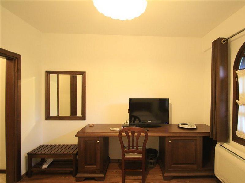 Boutique Hotel Muzaka بيرات المظهر الخارجي الصورة