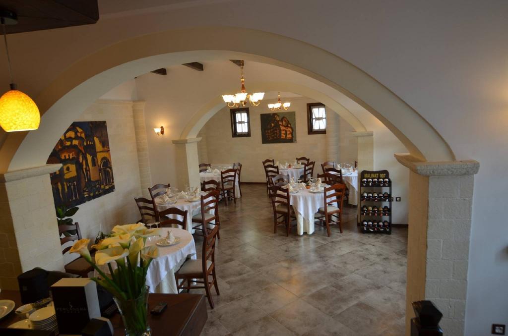 Boutique Hotel Muzaka بيرات المظهر الخارجي الصورة