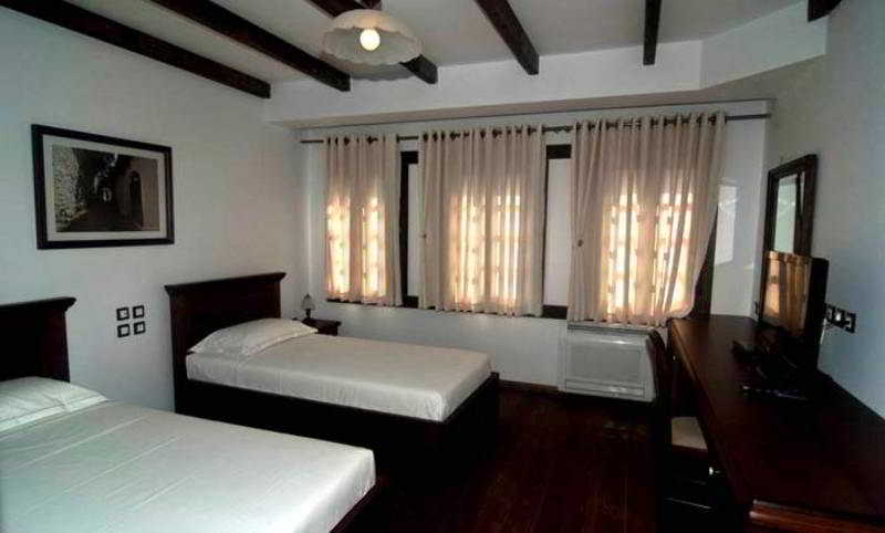 Boutique Hotel Muzaka بيرات المظهر الخارجي الصورة