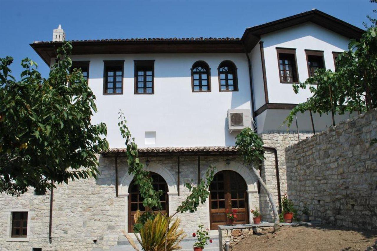 Boutique Hotel Muzaka بيرات المظهر الخارجي الصورة