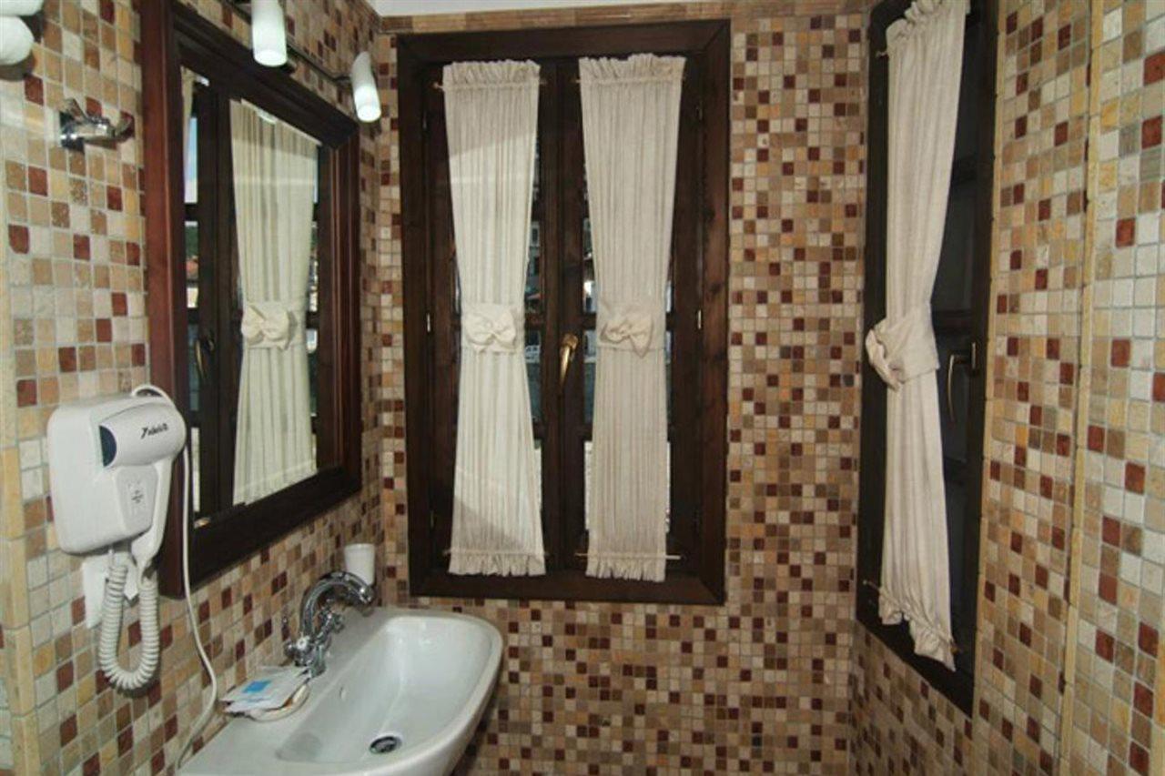 Boutique Hotel Muzaka بيرات المظهر الخارجي الصورة