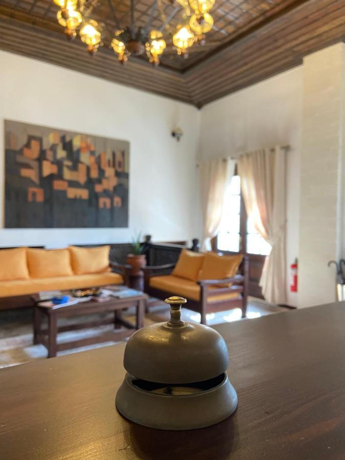 Boutique Hotel Muzaka بيرات المظهر الخارجي الصورة