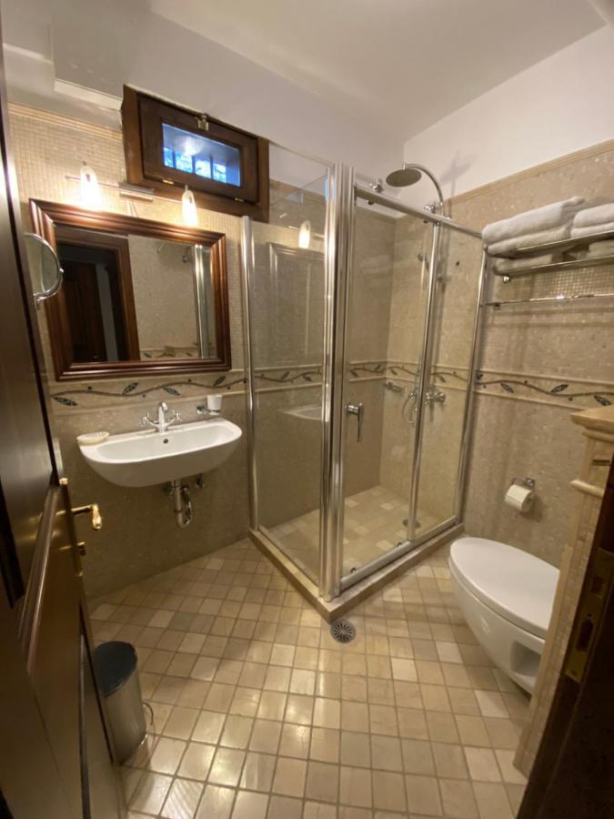 Boutique Hotel Muzaka بيرات المظهر الخارجي الصورة