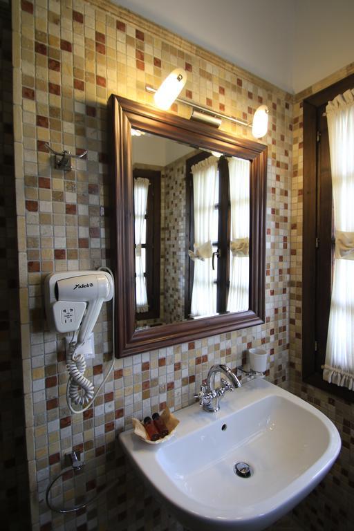 Boutique Hotel Muzaka بيرات المظهر الخارجي الصورة