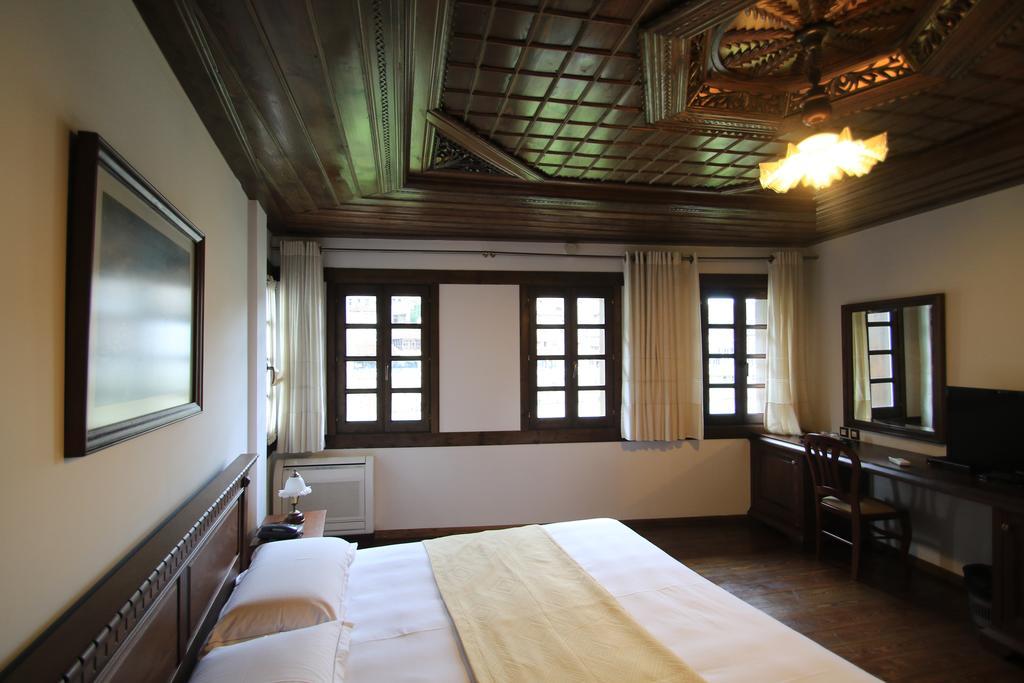 Boutique Hotel Muzaka بيرات المظهر الخارجي الصورة