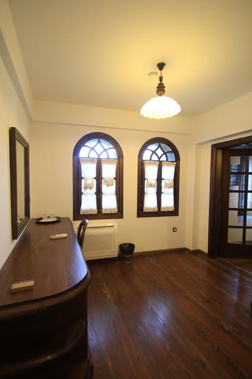 Boutique Hotel Muzaka بيرات المظهر الخارجي الصورة