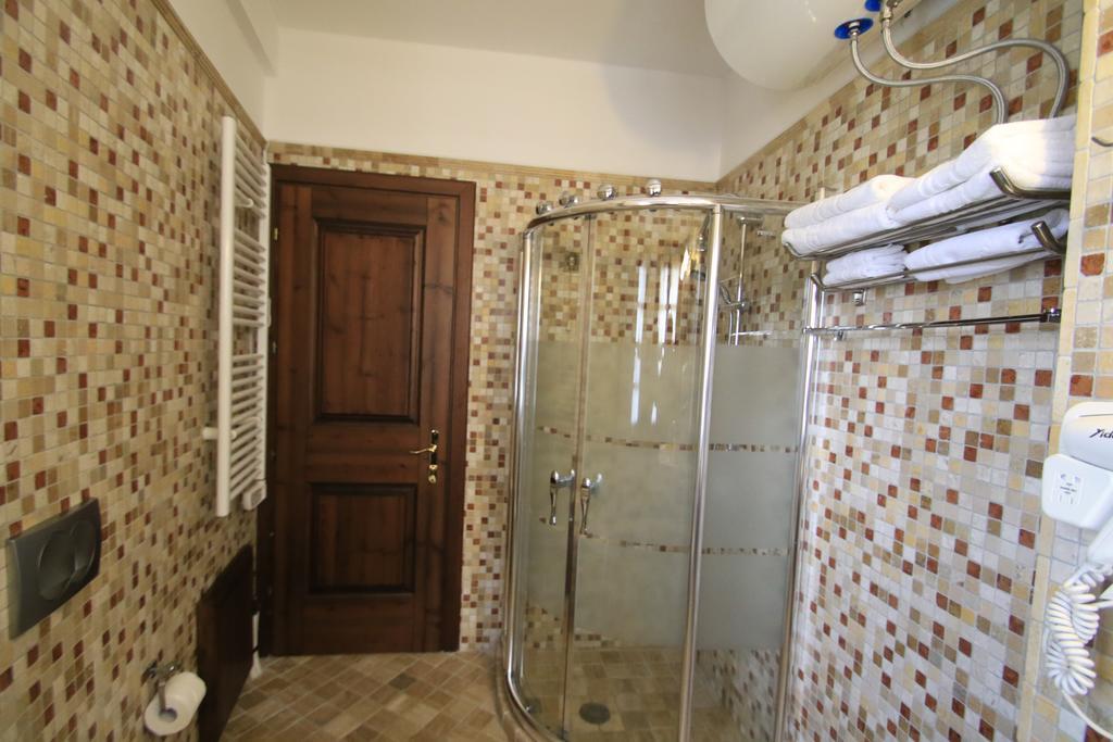 Boutique Hotel Muzaka بيرات المظهر الخارجي الصورة