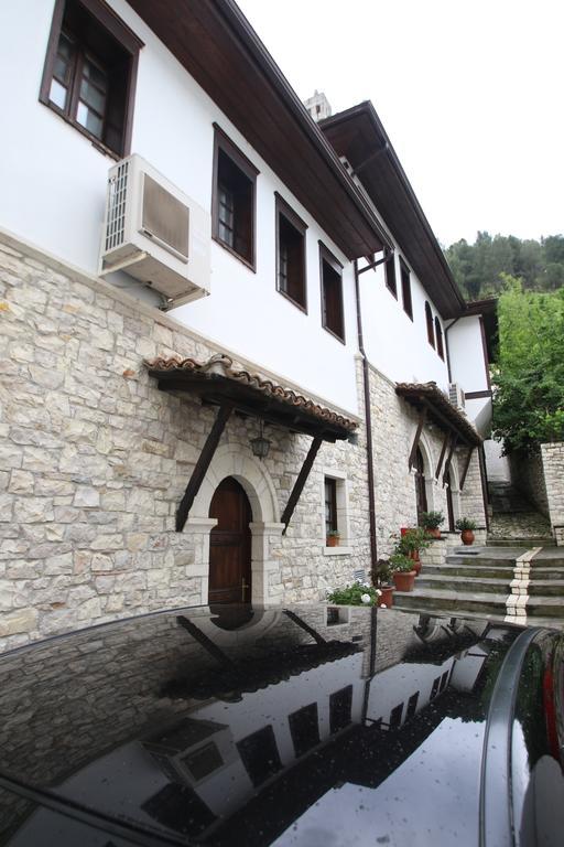 Boutique Hotel Muzaka بيرات المظهر الخارجي الصورة