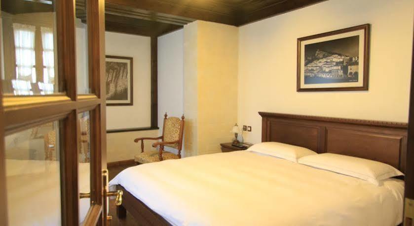 Boutique Hotel Muzaka بيرات المظهر الخارجي الصورة